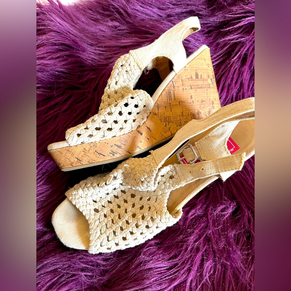 Wedge sandals 7.5 M